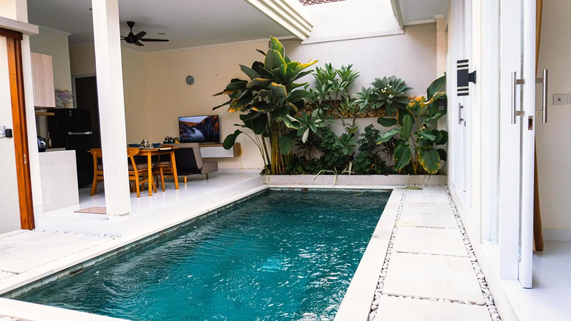 Mayu Kamandari Villa Seminyak